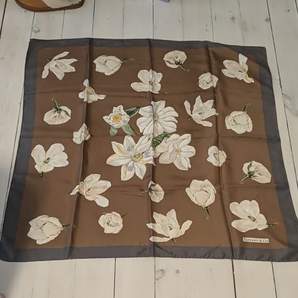 Auth Limited Edition Tiffany & Co. Scarf